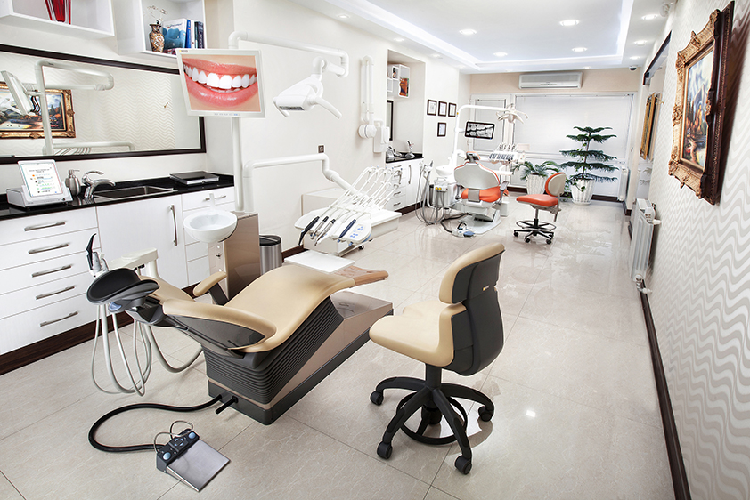 دکتر وحید نیک منش - دندانپزشک شماره 1